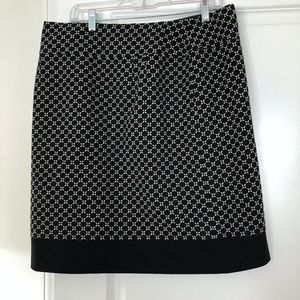 Beautiful Ann Taylor Black and White Skirt